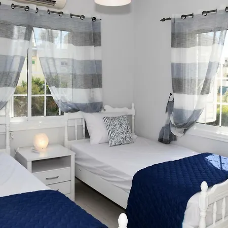 Bobby's Beach House *