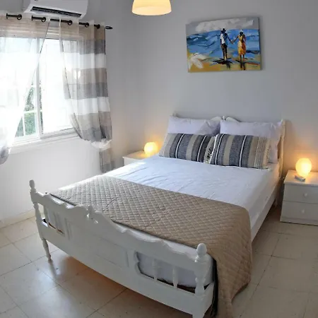 Bobby's Beach House * Lárnaka